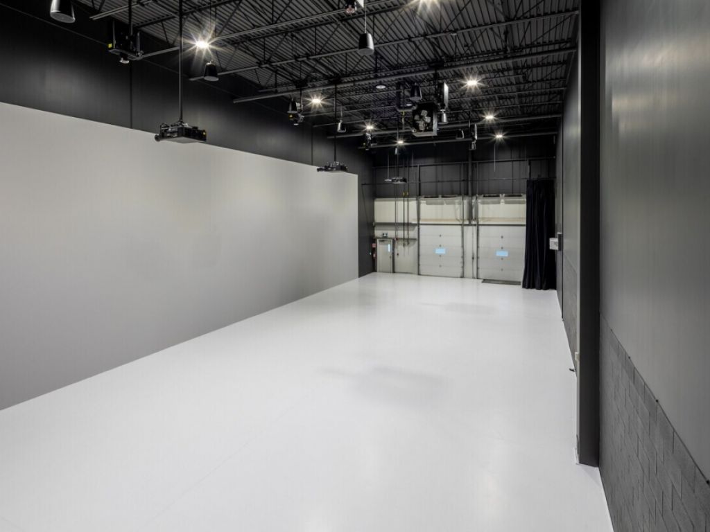 Espace industriel � Louer Laval - 6 985 PI2