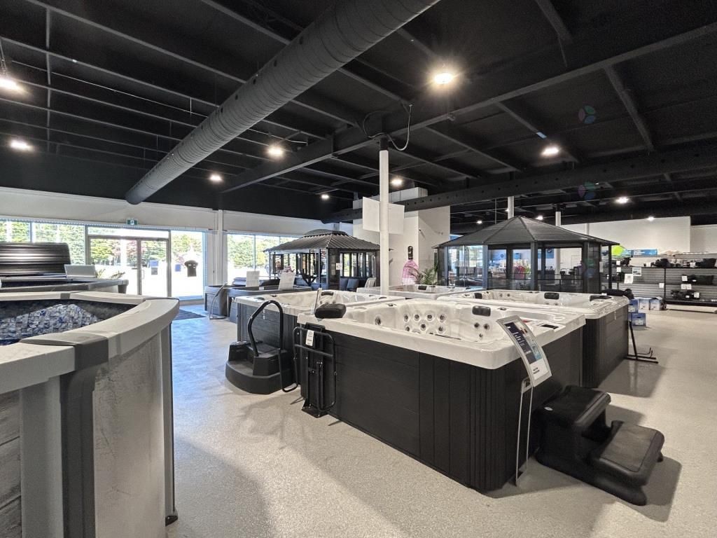 Immeuble sur Cur�-Labelle � St-J�r�me ** VISIBILIT� **